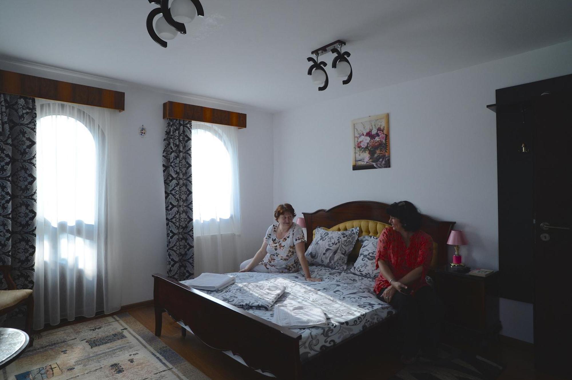 Vila Madudu Vălenii de Munte Eksteriør bilde