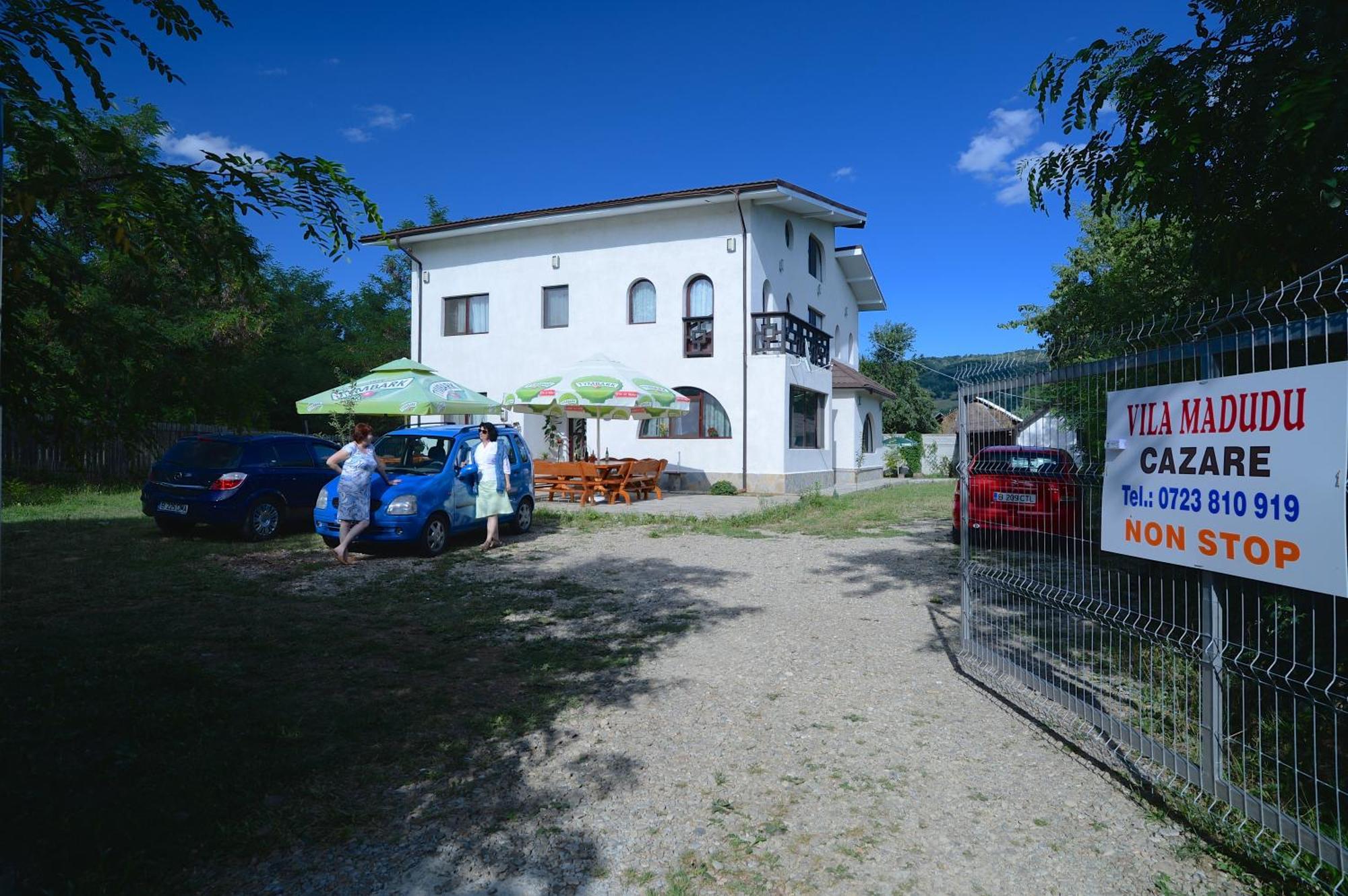 Vila Madudu Vălenii de Munte Eksteriør bilde